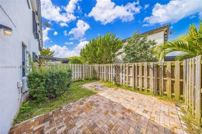 Building Photo - 25272 SW 115th Ave