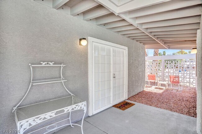 Building Photo - 3327 Seminole Cir
