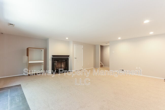 Building Photo - 166 Camber Ln