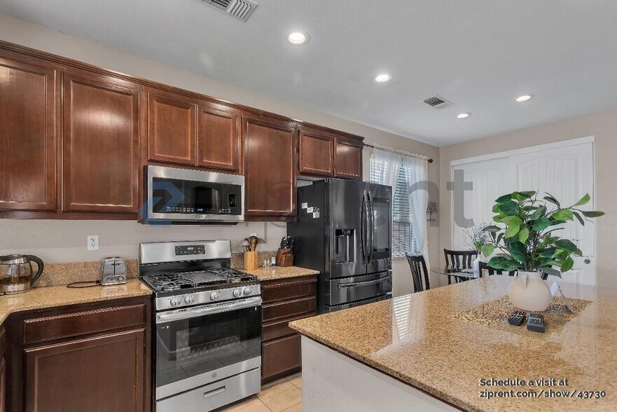 Building Photo - 2983 Rancho Bernado Dr