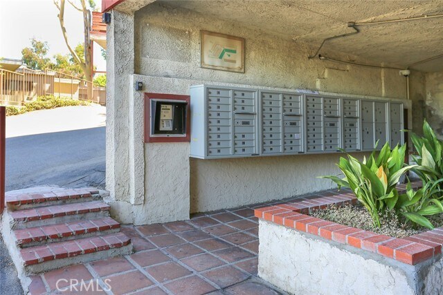 Building Photo - 1523 E Windsor Rd