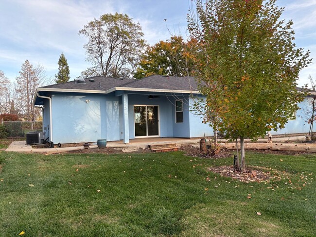 Building Photo - 5619 Cherry Ln