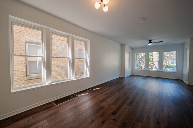 Building Photo - 5737 N Washtenaw Ave