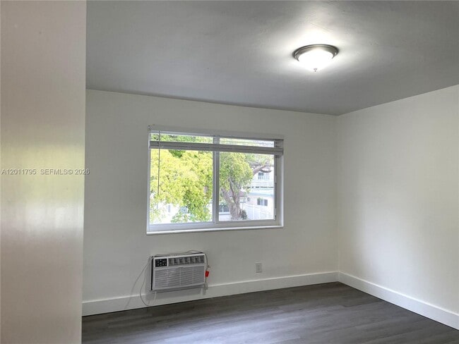 Building Photo - 601 S 19th Ave