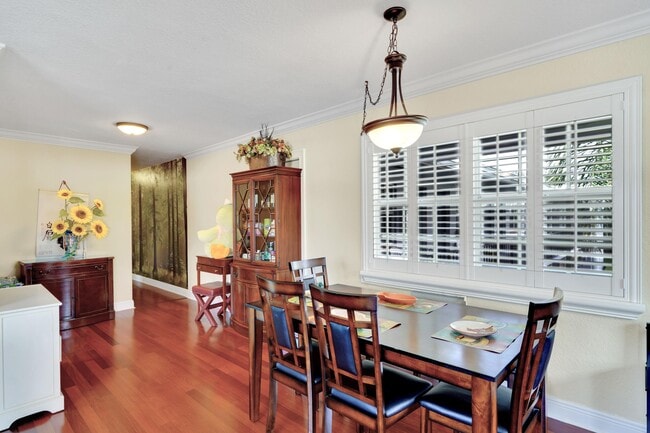 Building Photo - 2701 Middle River Dr