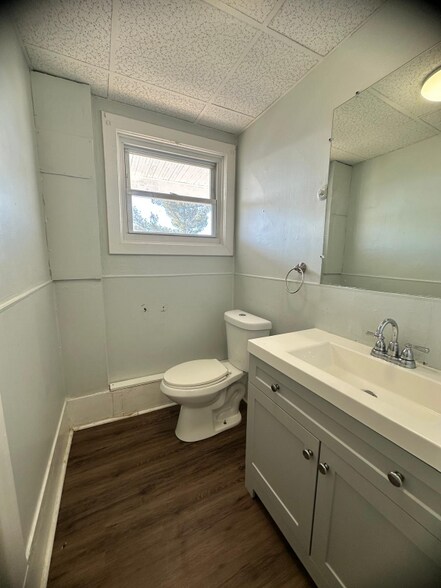 Building Photo - 213 Laurel St