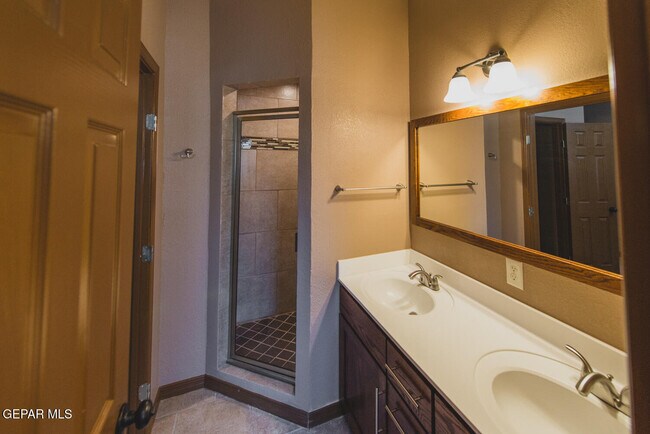 Building Photo - 326 Coates Dr