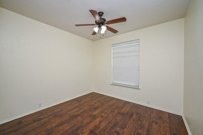 Building Photo - 11011 Glenora Dr