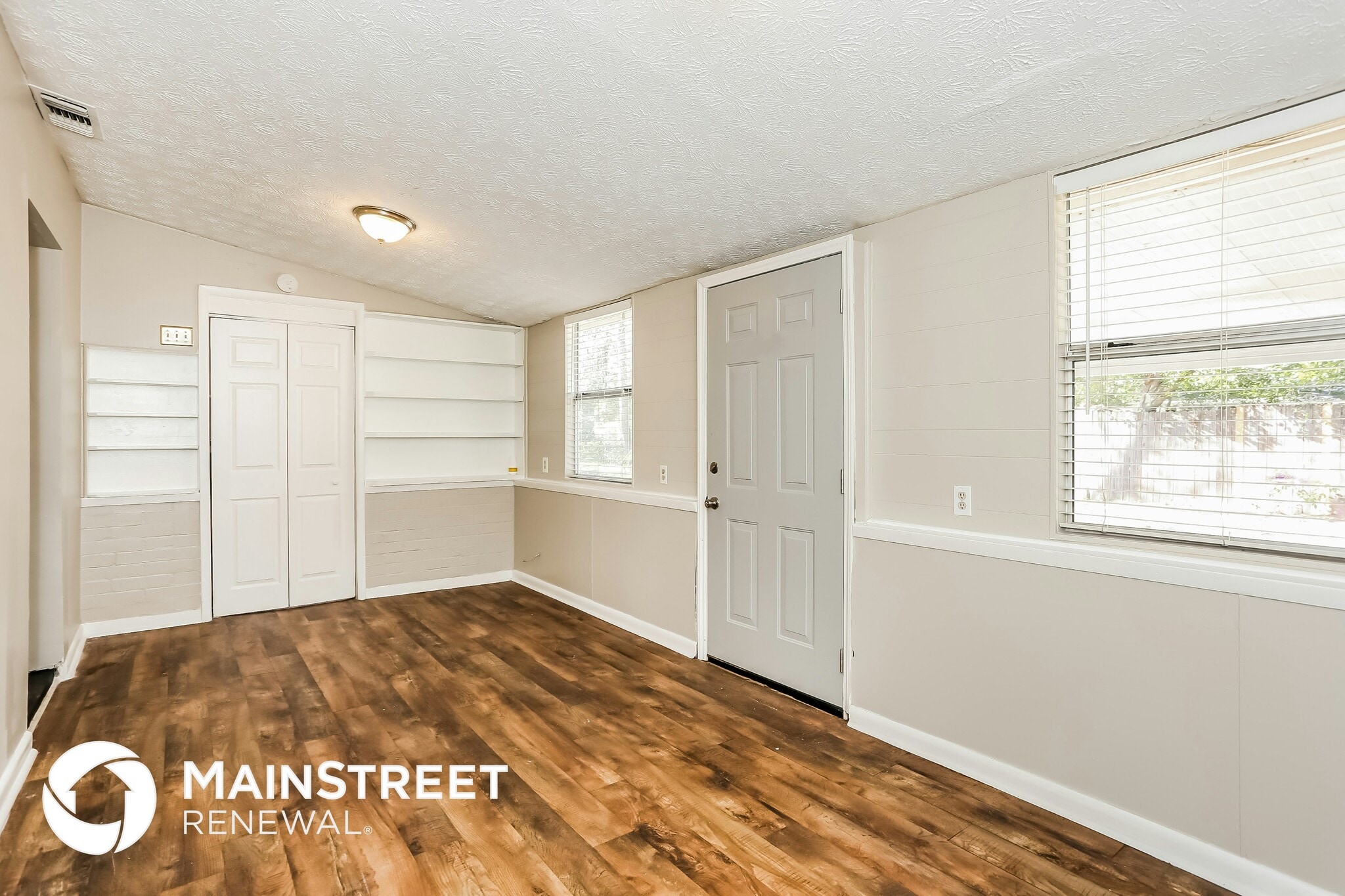 Building Photo - 1411 Palmdale St