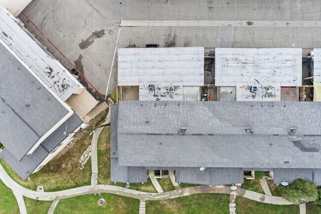 Building Photo - 3700 Mountain Ave N
