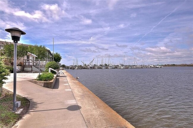 Building Photo - 1490 Harbor Dr