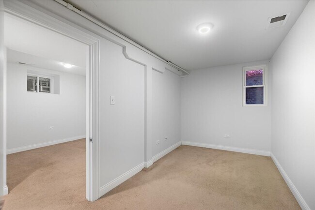 Building Photo - 2341 W Montana St