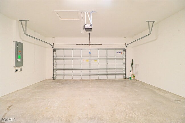 Building Photo - 3744 Passion Vine Dr