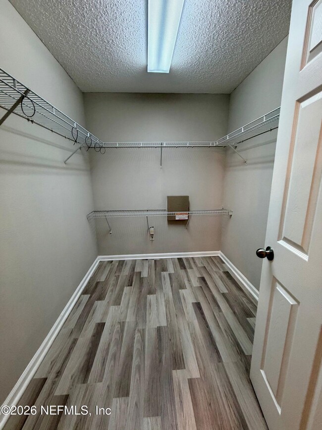 Building Photo - 230 Cezanne Cir