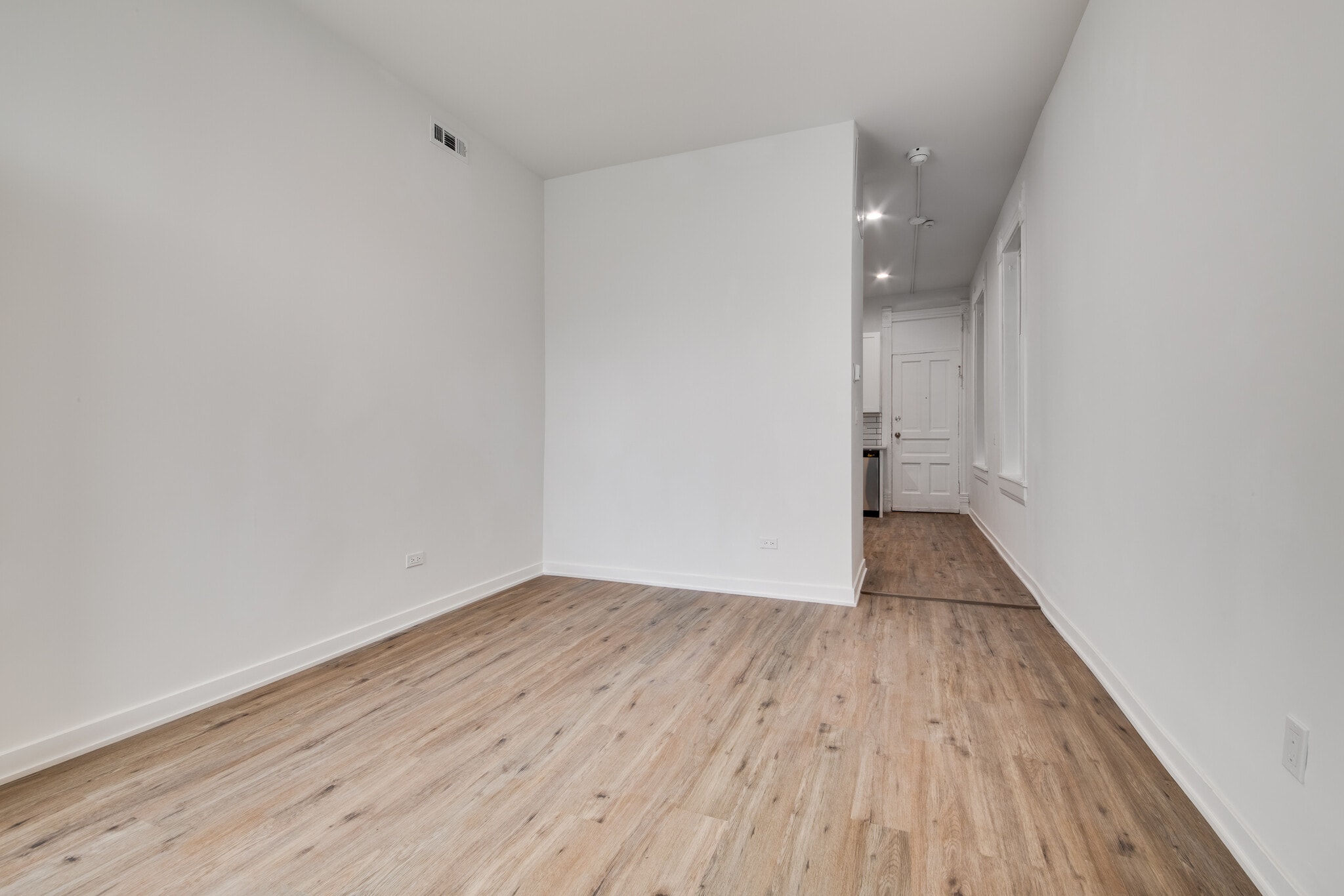 Building Photo - 2029 N Damen Ave