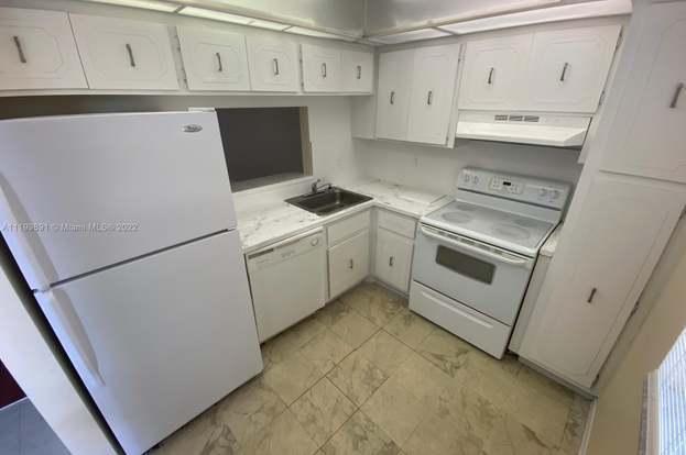 Building Photo - 3511 Inverrary Dr