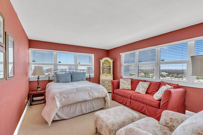 Building Photo - 3000 S Ocean Dr