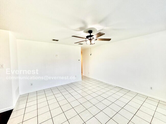 Building Photo - 12924 Kingsgate Dr