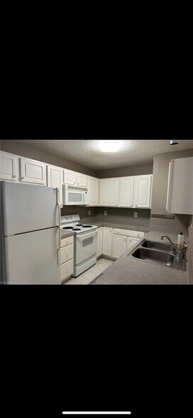 Building Photo - 522 Scholastic Ct