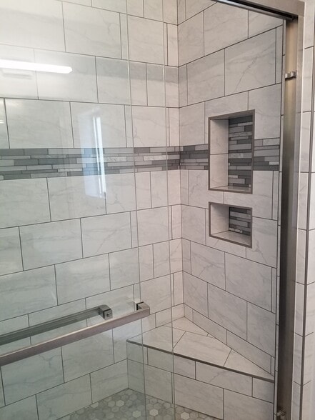 Best shower in Brentwood - 11946 Dorothy St