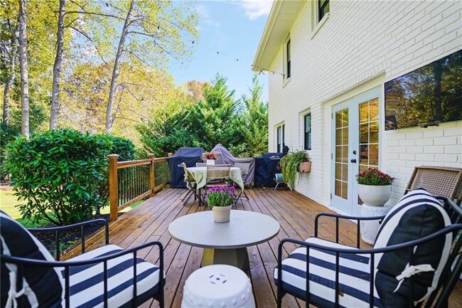 Building Photo - 385 Knoll Woods Terrace