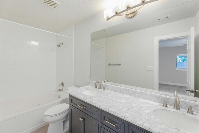 Building Photo - 705 Catumet Dr