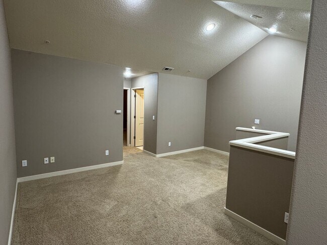 Building Photo - Beautiful 2br/2.5ba Townhome in Arbor Parc...