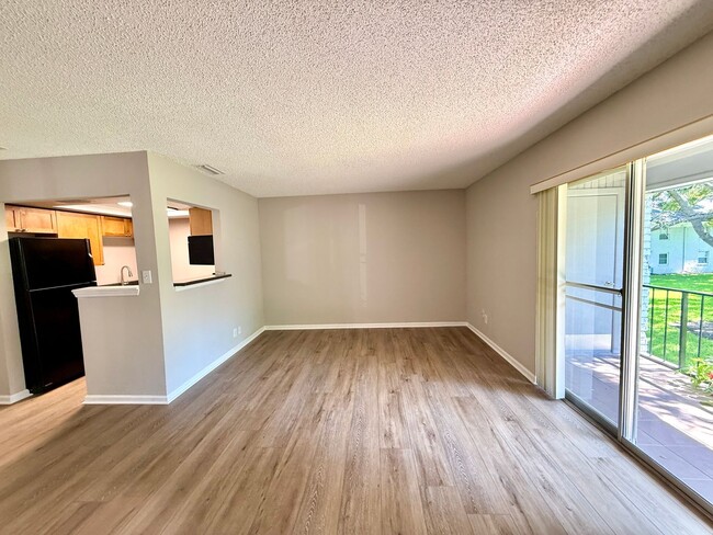 Building Photo - STRATFORD CONVENIENT 1/1 CONDO IN SEMINOLE...