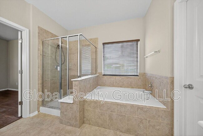 Building Photo - 10405 Macarthur Way