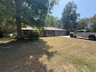 Building Photo - 2412 Redbud St
