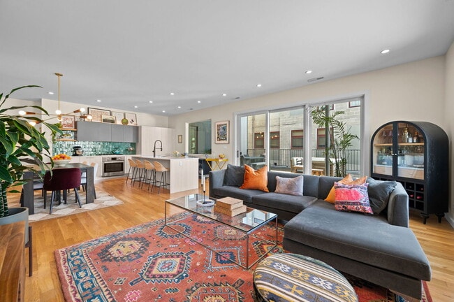 Building Photo - 2016 W Rice St