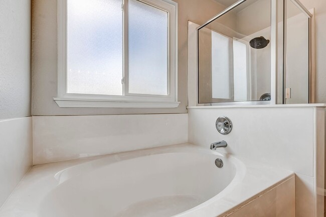 Building Photo - 6113 Bridgewood Dr