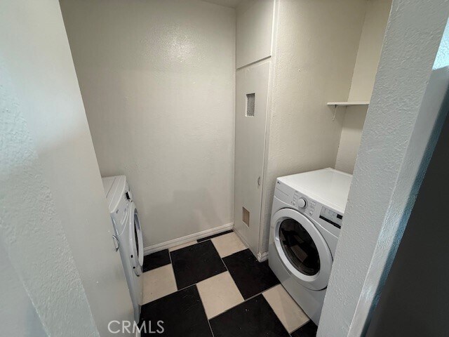 Building Photo - 8070 Worthy Dr