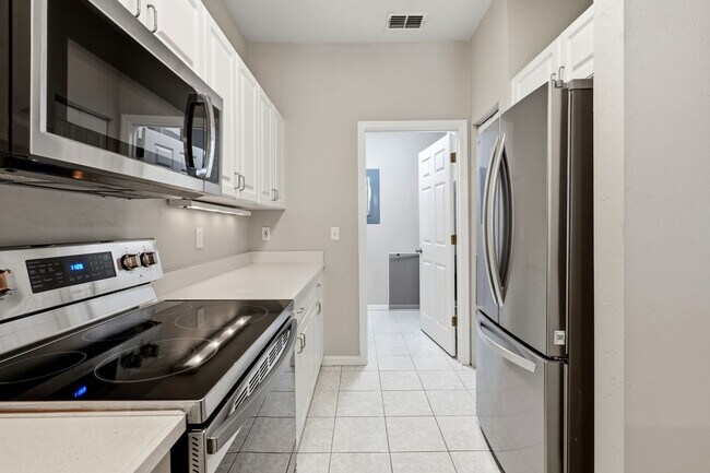 Building Photo - 162 SW 145th Dr