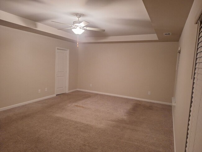 Building Photo - 220 Turner Ln