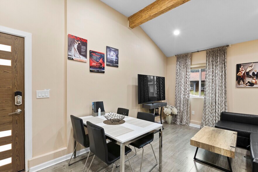 Building Photo - 11429 Dona Pegita Dr