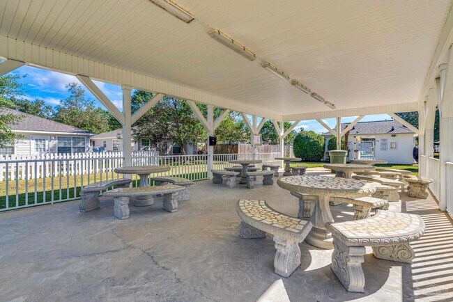 Building Photo - 2208 Trailwood Dr