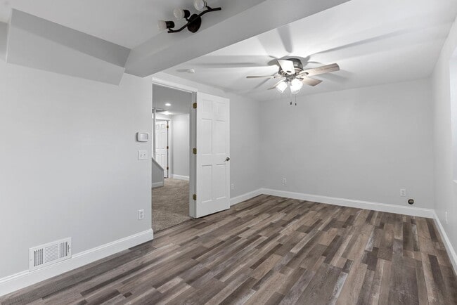 Building Photo - Luxury Remodeled 3Bed/2Bath w/ Finished Ba...