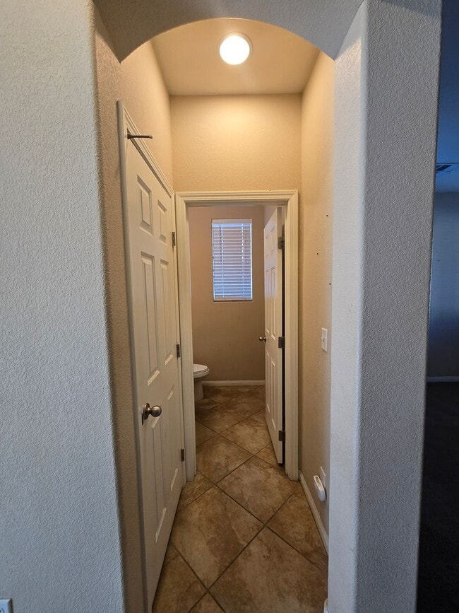Building Photo - An Amazing 3 Bedroom Home in South East Las Vegas.