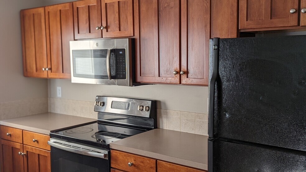 Building Photo - 2401 Stadium Pl