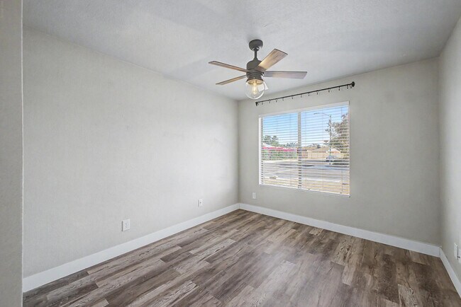 Building Photo - 4048 E Dahlia Dr