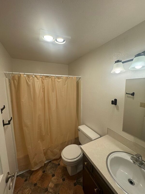 Building Photo - 2685 12th Pl SE