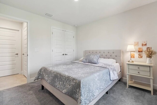 Building Photo - 3715 SW 17th Ave