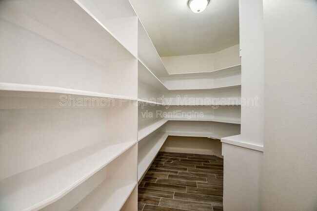 Building Photo - 8115 Fondren Lake Dr