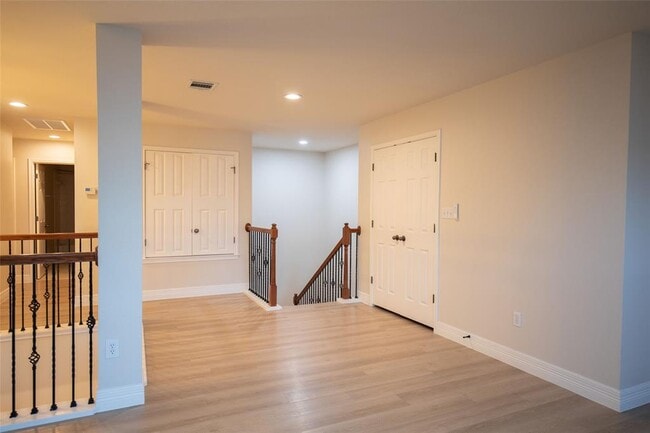 Building Photo - 9512 Bromsgrove Dr