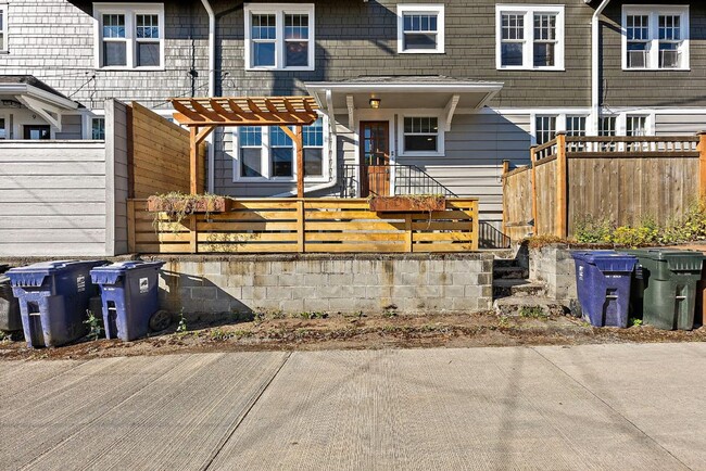 Building Photo - Modern 4-Story Townhouse in Tacoma’s Histo...