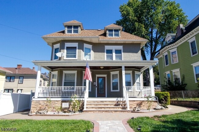 Building Photo - 172 S Morris St