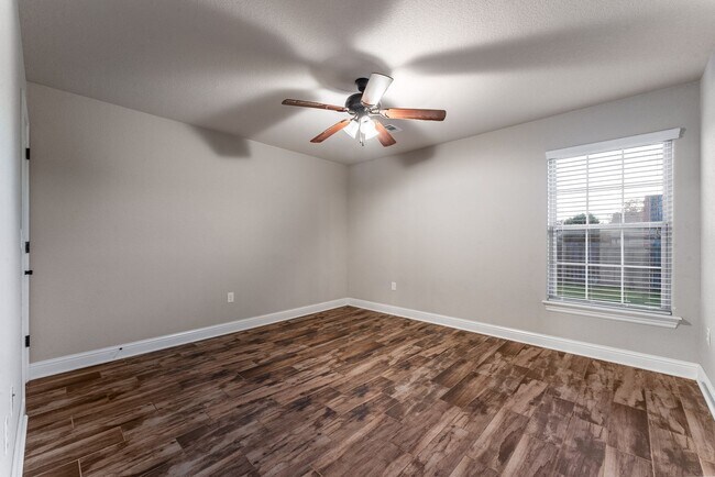 Building Photo - 2091 Eagle Dr