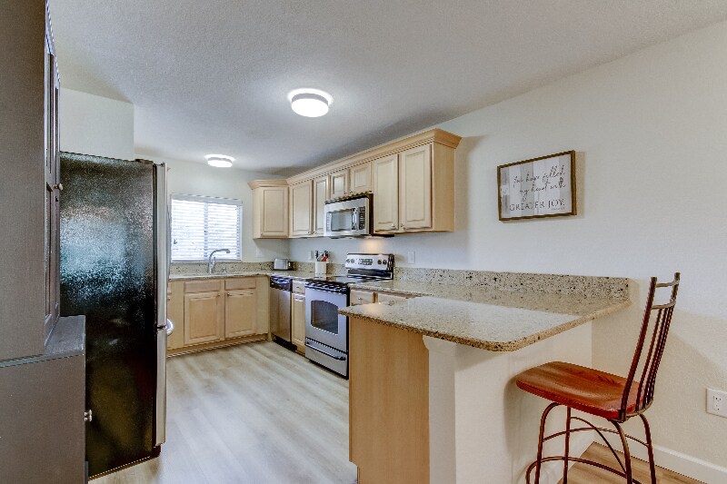 Building Photo - 4480 Overlook Dr NE