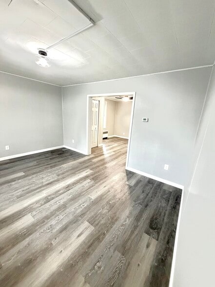 Building Photo - 526 Selfridge St